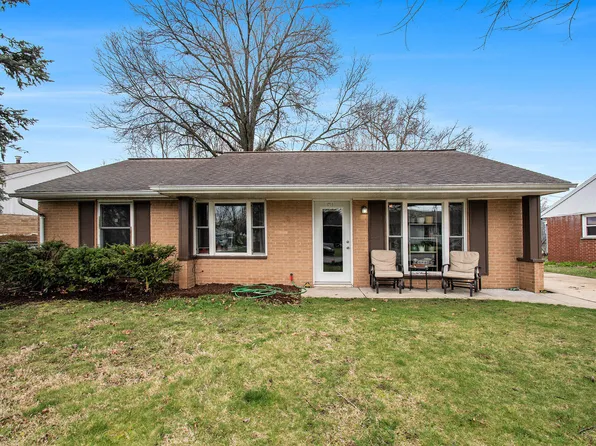 1711 Maple Garden Dr, La Porte, IN 46350