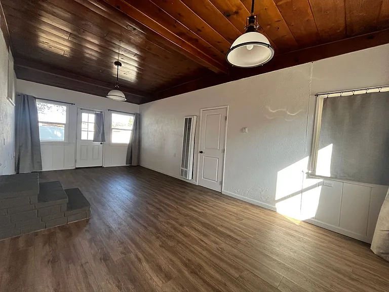 1086 Palm Ave — Photo 9