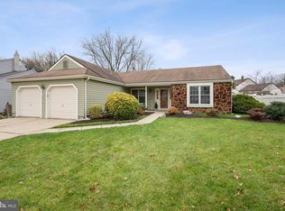 3 Dickens Ln, Mount Laurel, NJ 08054