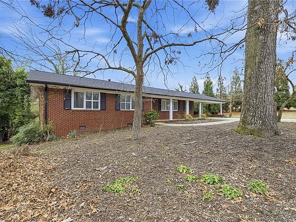 3rd image of 2160 Riverside Dr