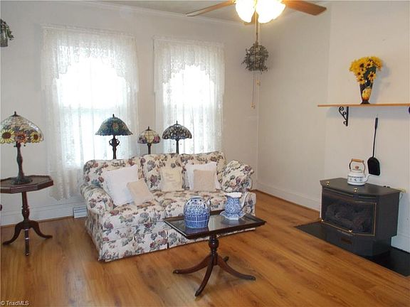 4th image of 1509 Upland Dr