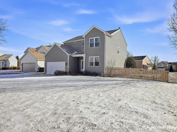 443 E Stockton Ct, Round Lake Beach, IL 60073