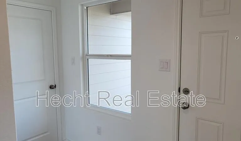 9137 Navarro Vis — Photo 5