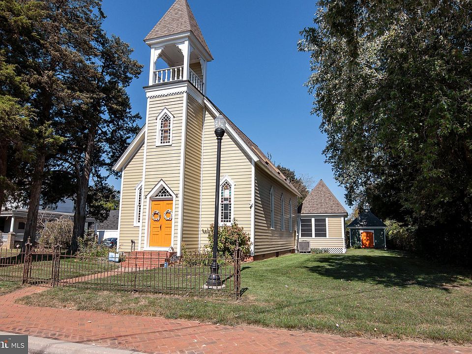 1st image of 302 Railroad Ave