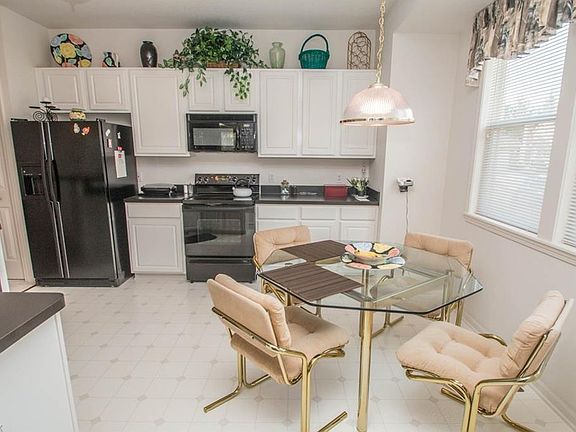 2nd image of 9859 Country Club Cir