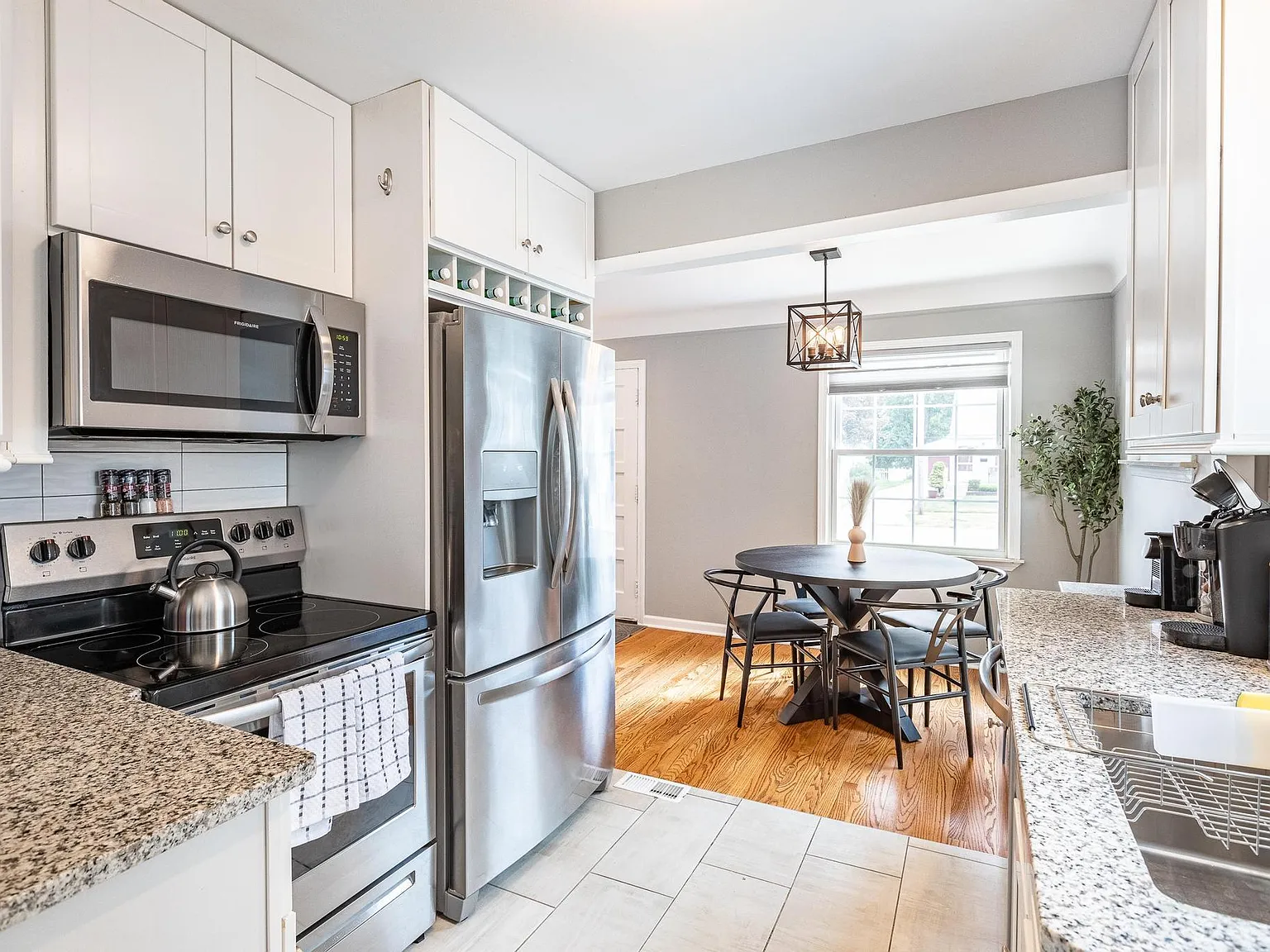 4 bed, 2.5 bath, 1900 sqft, $6,500 — Photo 4