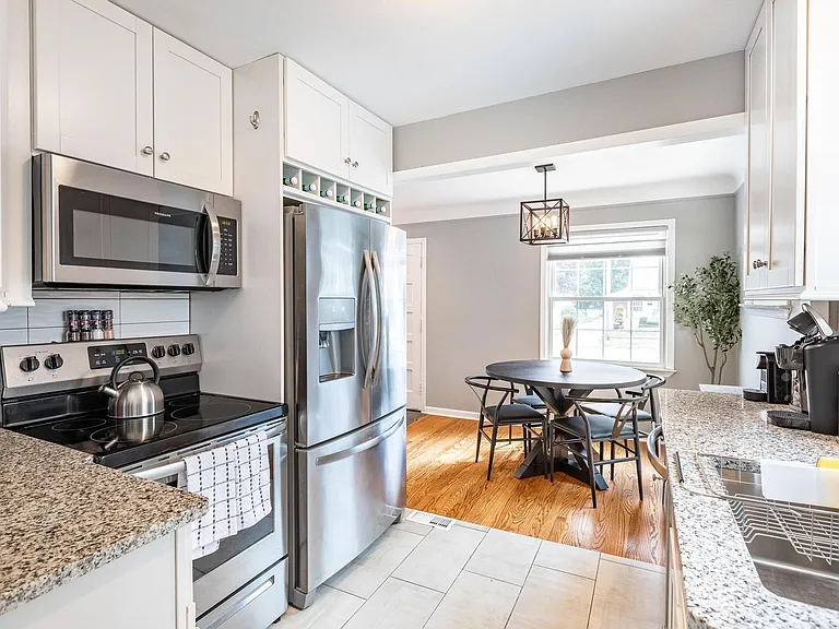 2399 Bacon Ave — Photo 4