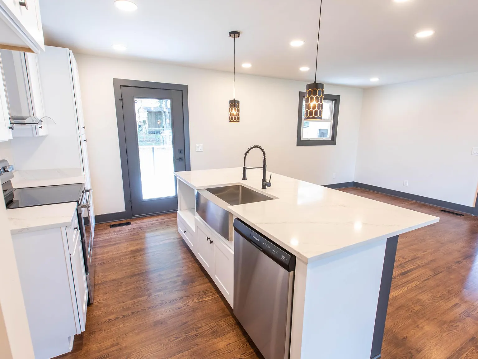 3 bed, 1179 sqft, $2,500 — Photo 4