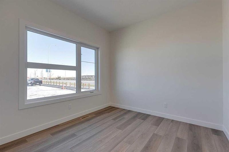 Calgary House for rent - 4 Bedrooms — photo 2