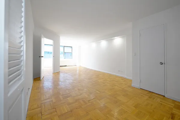 Rented by Buchbinder & Warren | media 4