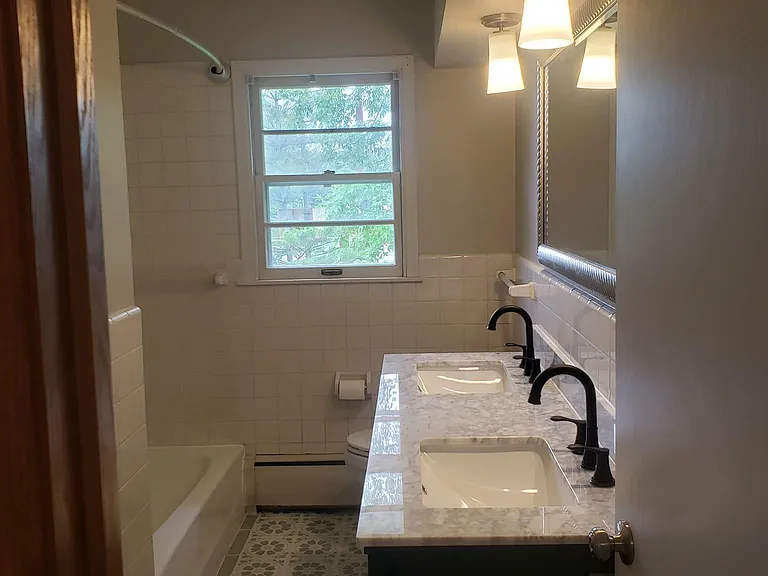 405 Creek Ln — Photo 7