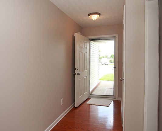 Entry way with closet