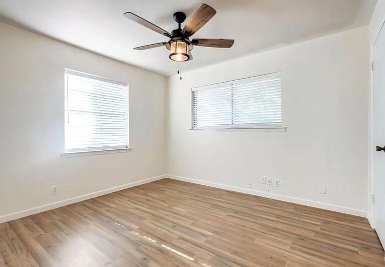 524 N Woods St — Photo 4