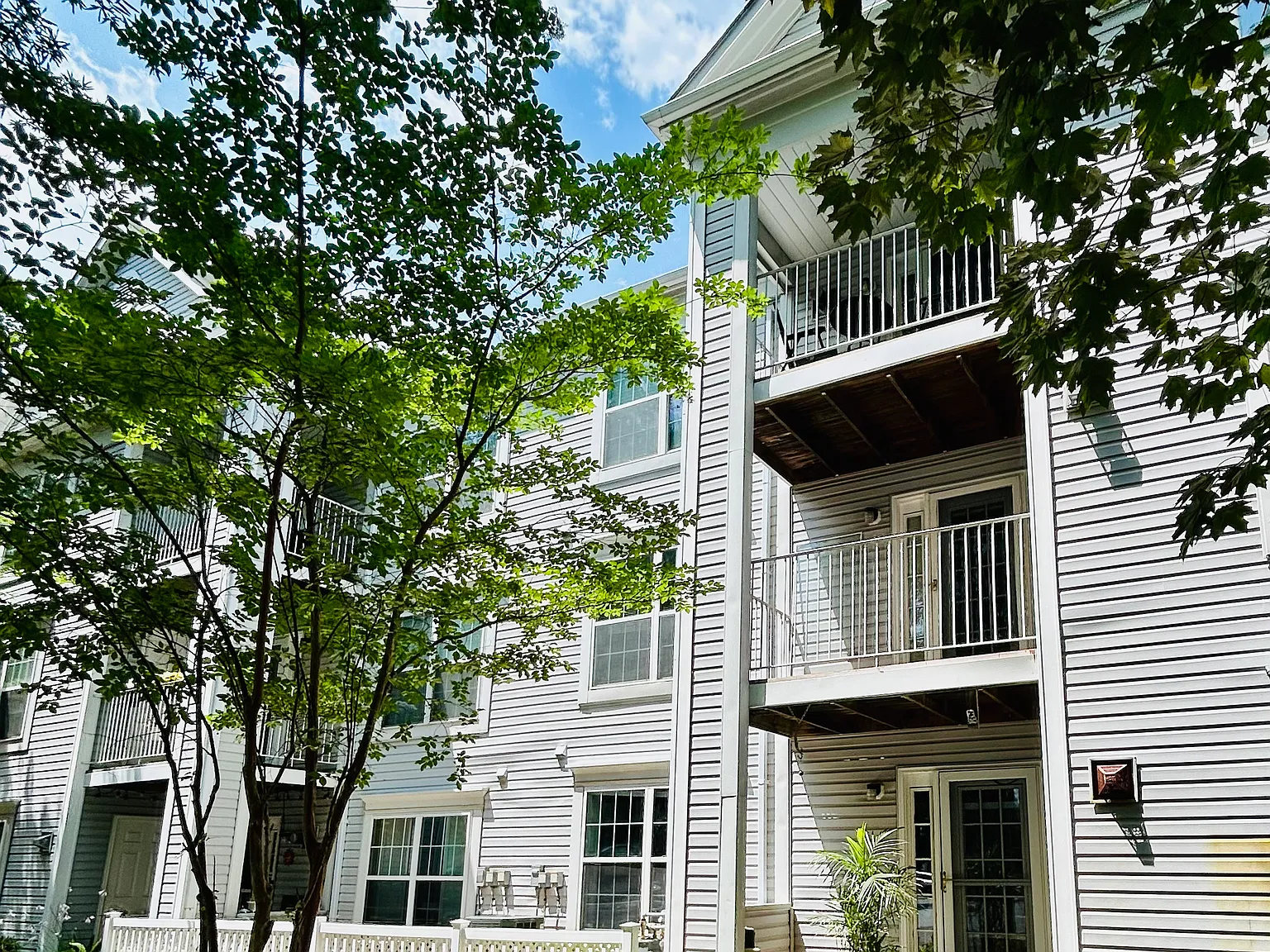 2 bed, 1114 sqft, $2,300 — Photo 3