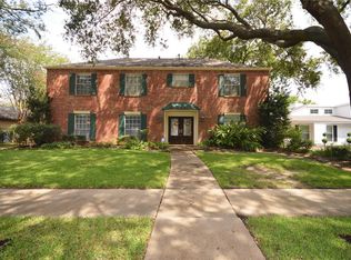 15711 Crestbrook Dr, Houston, TX 77059