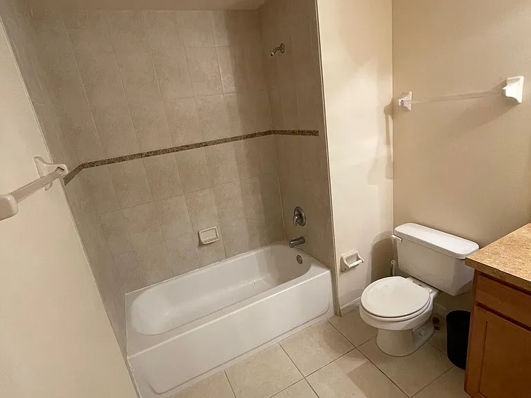 2013 NE 17th Ter — Photo 2
