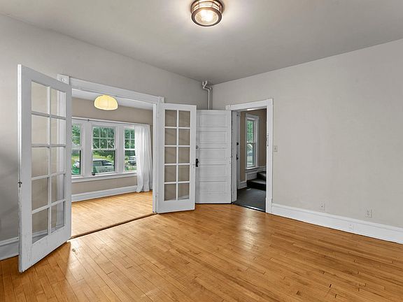 4th image of 1673 Van Buren Ave