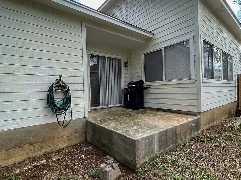 117 Cedargrove St — Photo 18
