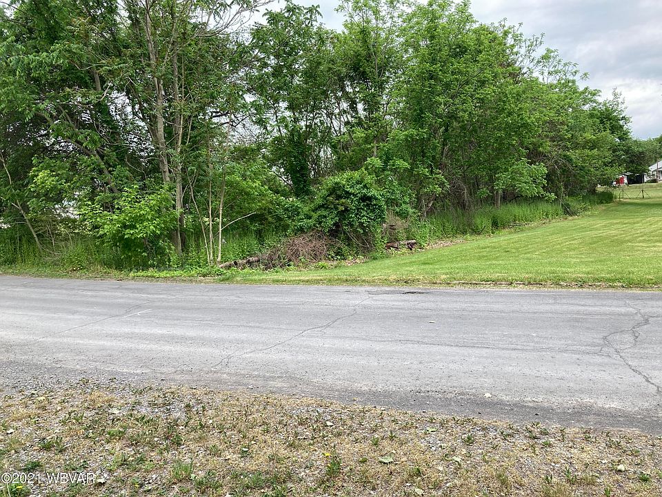 2nd image of 555 E Beech Aly
