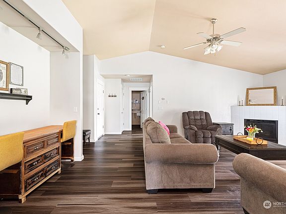 5th image of 1046 Shawn Avenue