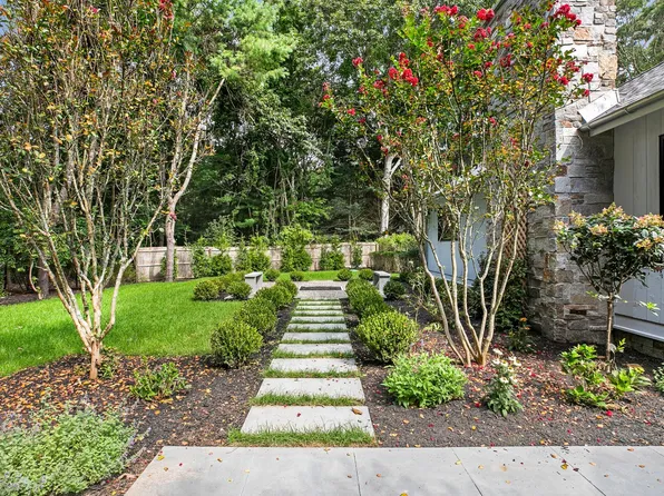 21 Dominy Ct, East Hampton, NY 11937
