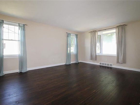3rd image of 130 S Huxley Dr
