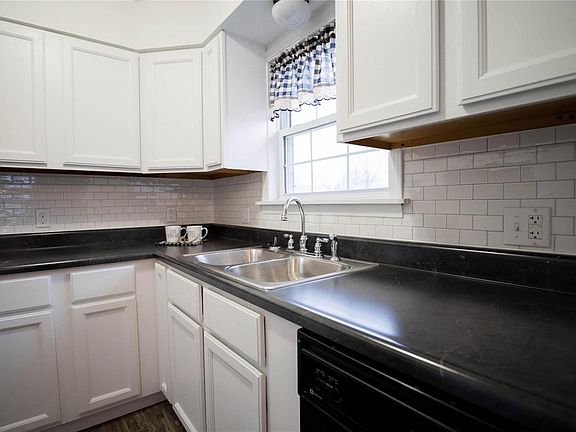 5th image of 107 W Fairview Ave