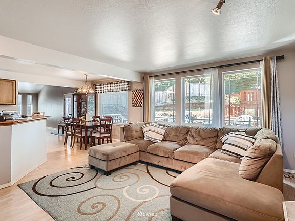 Open and spacious floor plan>