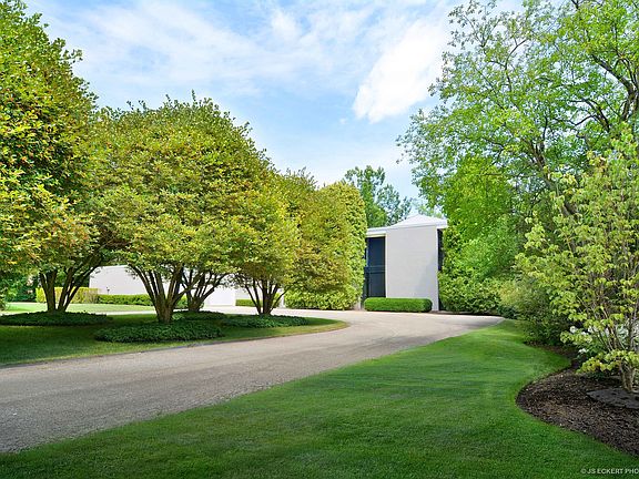 2nd image of 877 Woodbine Pl