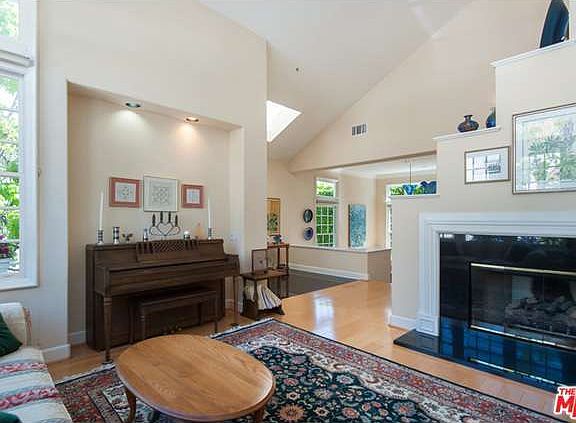 5th image of 2481 Devonport Ln