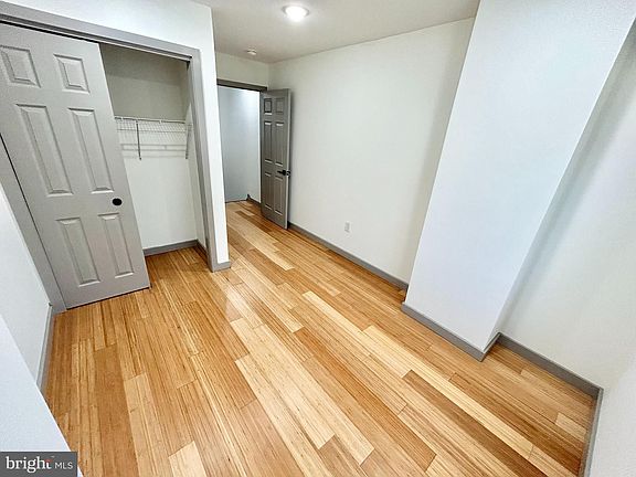 5th image of 949 E Schiller St