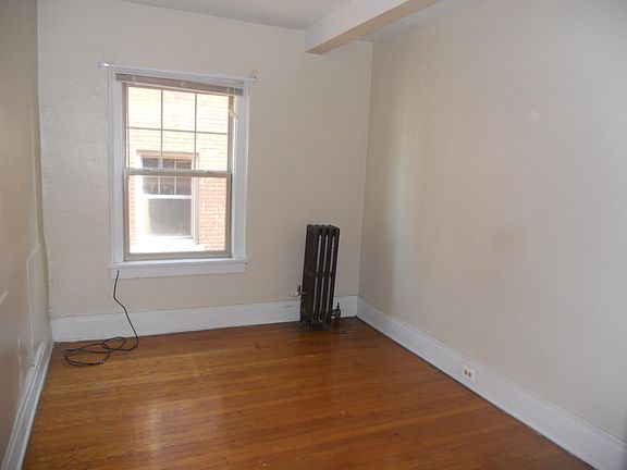 4th image of 209 Elmwood Ave APT 32