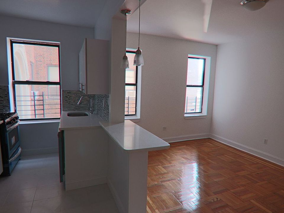 1st image of 13 Cumming St APT 1B