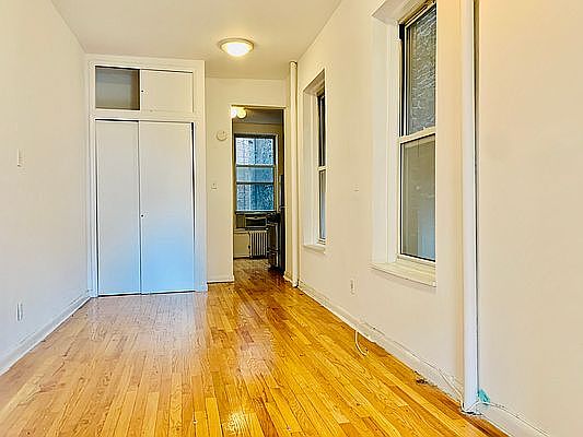 4th image of 229 E 11th St APT 15