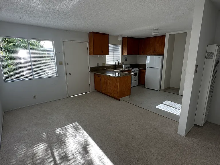 35 Valencia Ave #4 — Photo 4