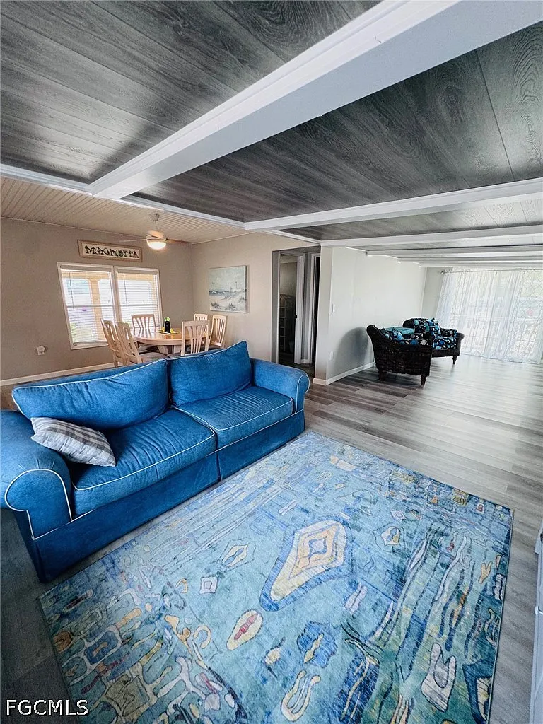 2 bed, 2.0 bath, 1100 sqft, $3,500 — Photo 2