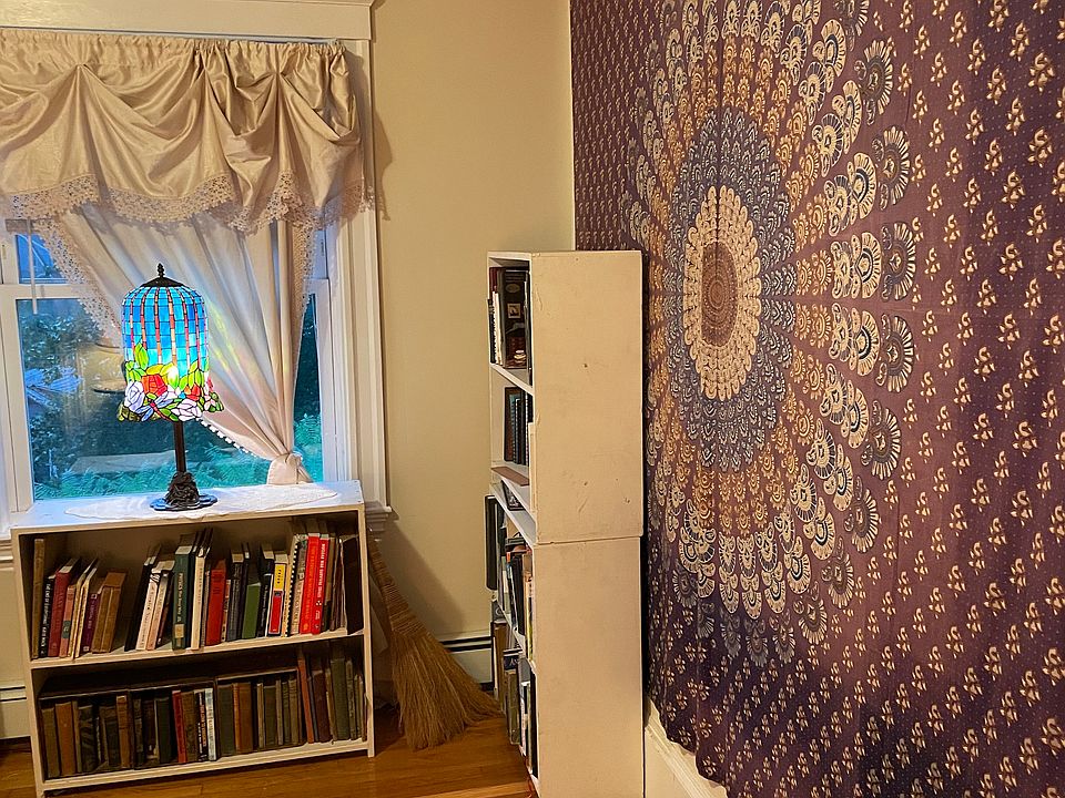 2nd image of 25 Elm St Suite 1