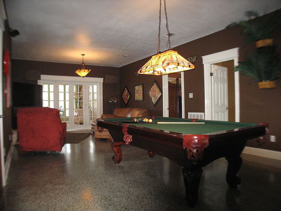 Game Room with Pool Table that stays