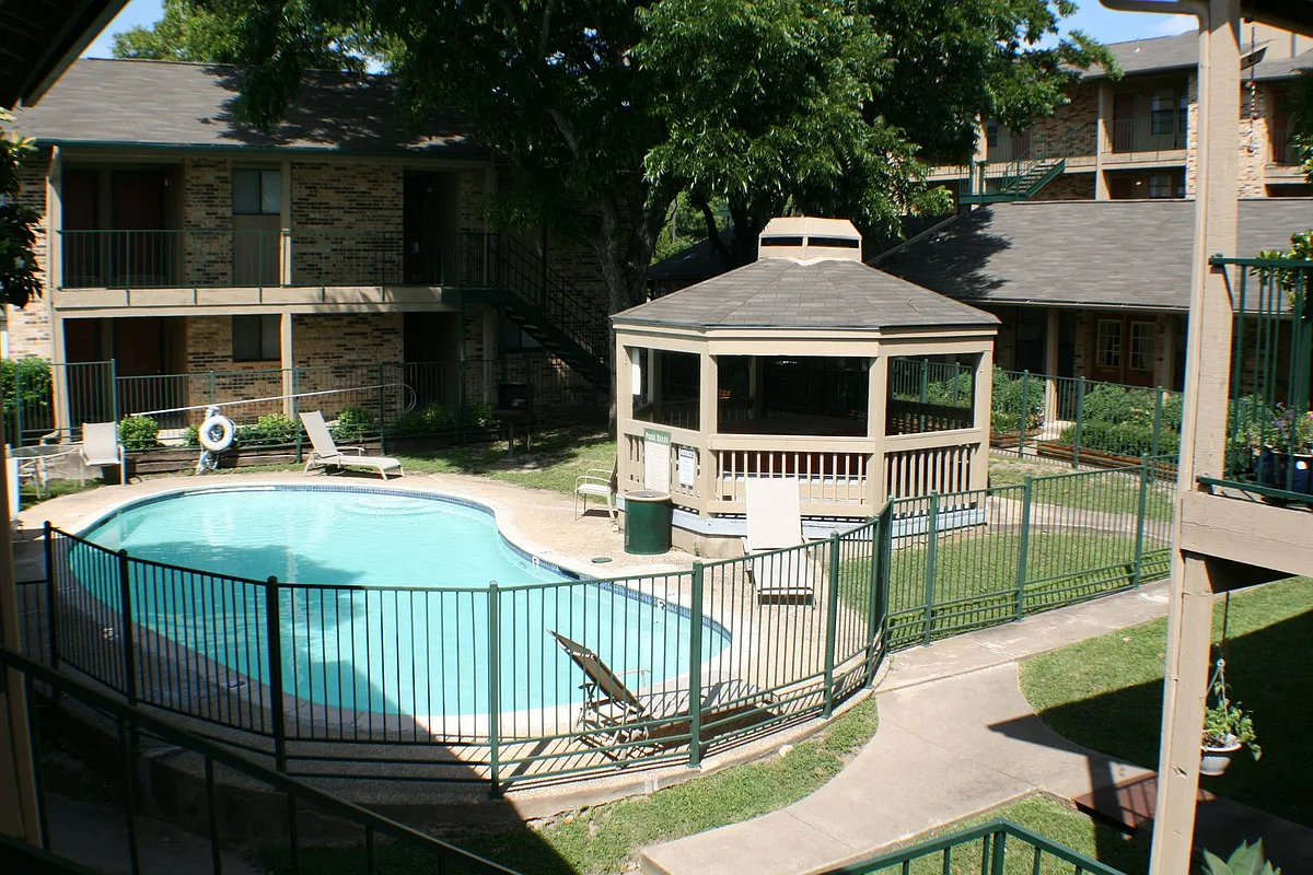 Building Photo - Stadium View Apartments