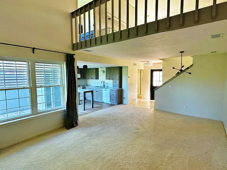 2122 S Victor St #E — Photo 2