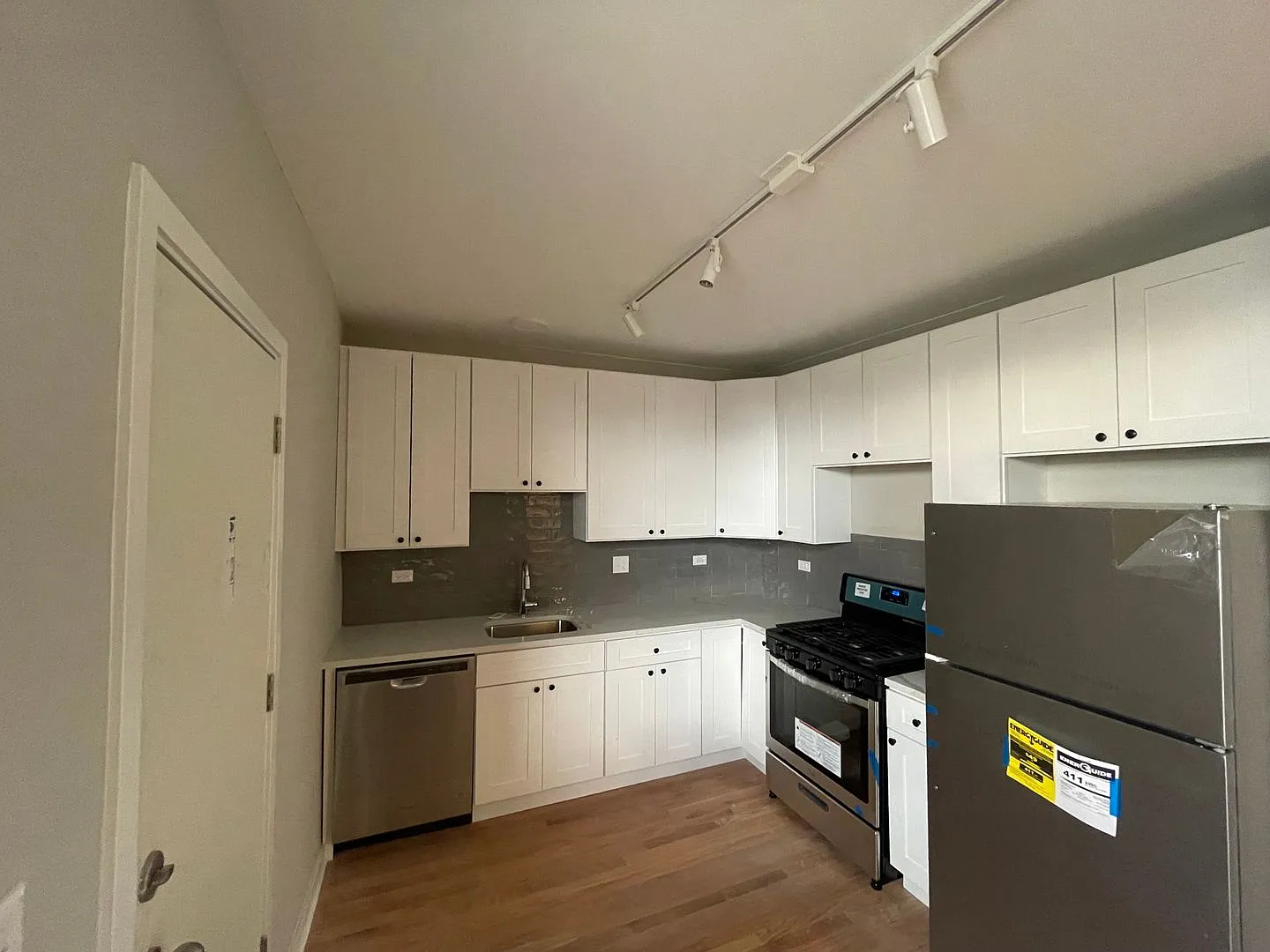 2 bed, 800 sqft, $2,150 — Photo 1