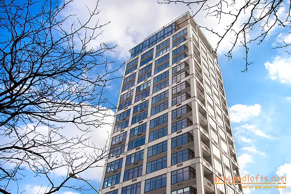 Rented by aptsandlofts.com | media 9