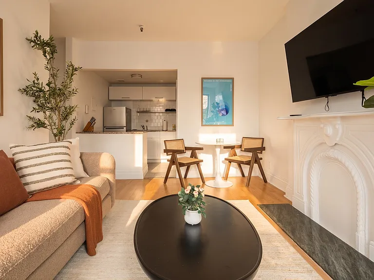 334 W 46th St #3R — Photo 2