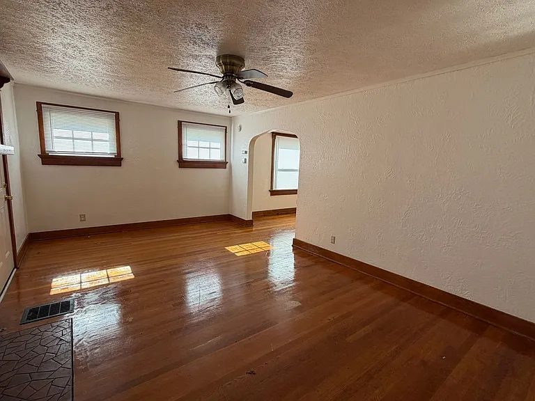 228 Fernwood Ave — Photo 2