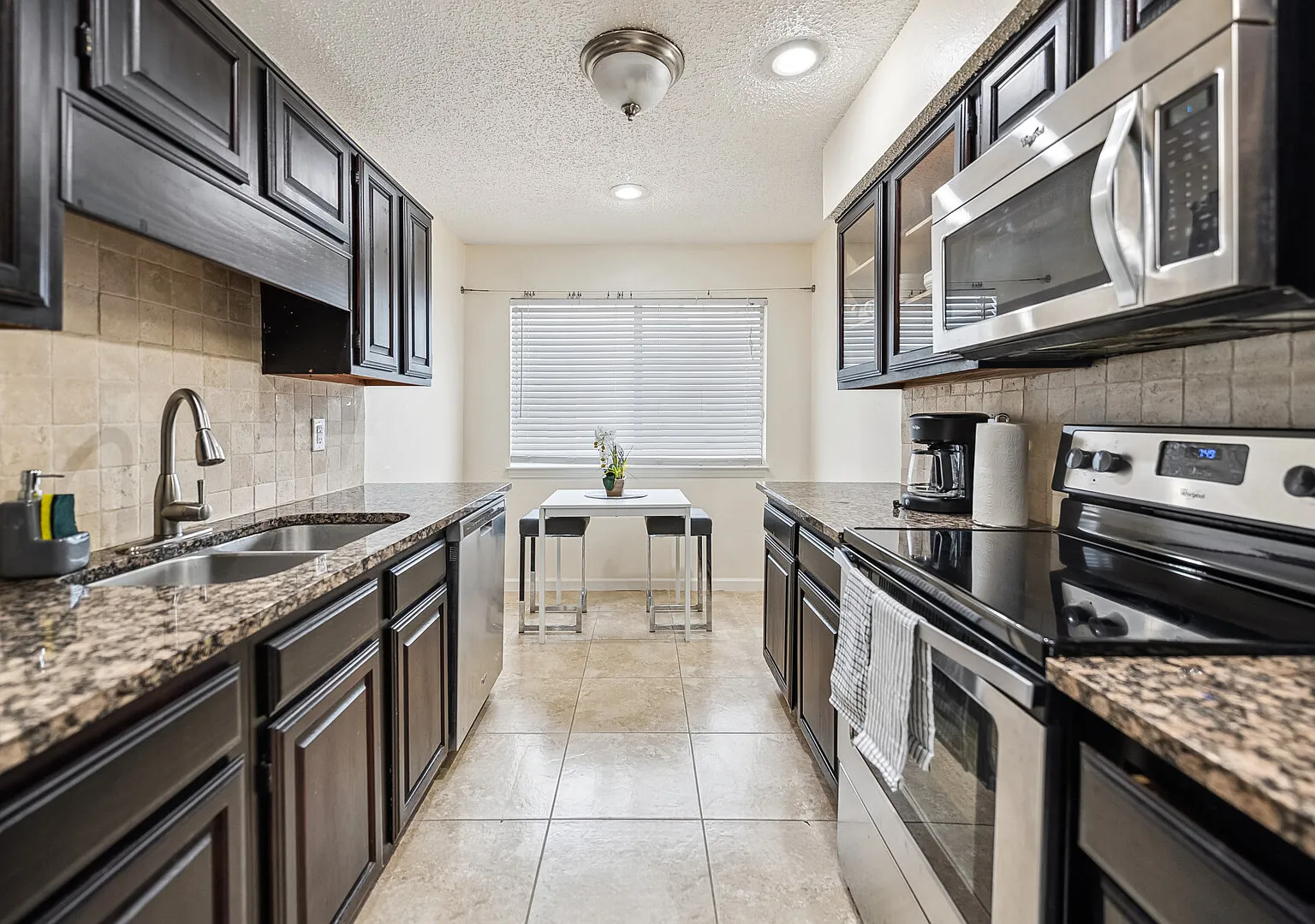 I655 World Cup Stay - 18 min to AT&T - Sleeps 4 - Free Parking — Photo 4