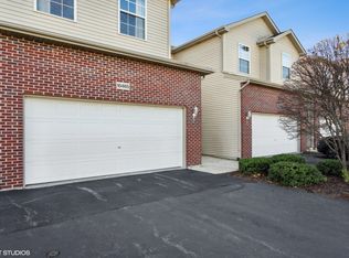 16465 Willow Walk Dr, Lockport, IL 60441