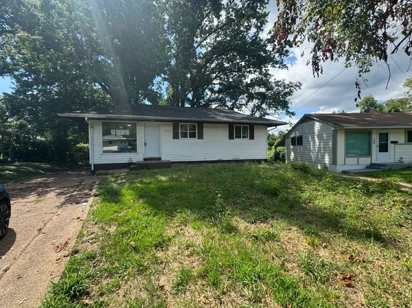 236 McAlpine Dr, Saint Louis, MO 63137