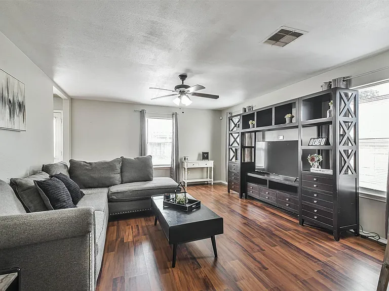 11735 Pebble Sands Dr — Photo 2