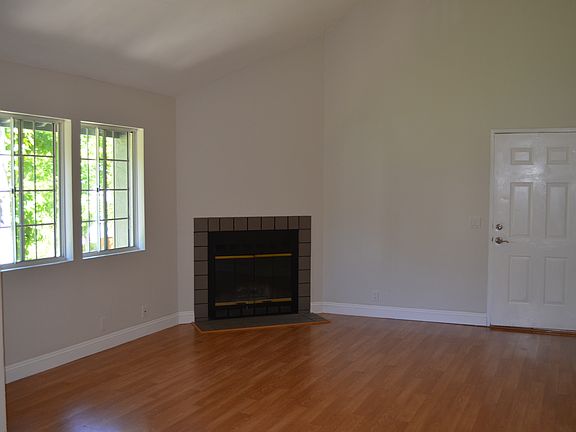 3rd image of 1033 Southwood Dr APT T