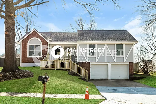 821 E Northview St Photo 1